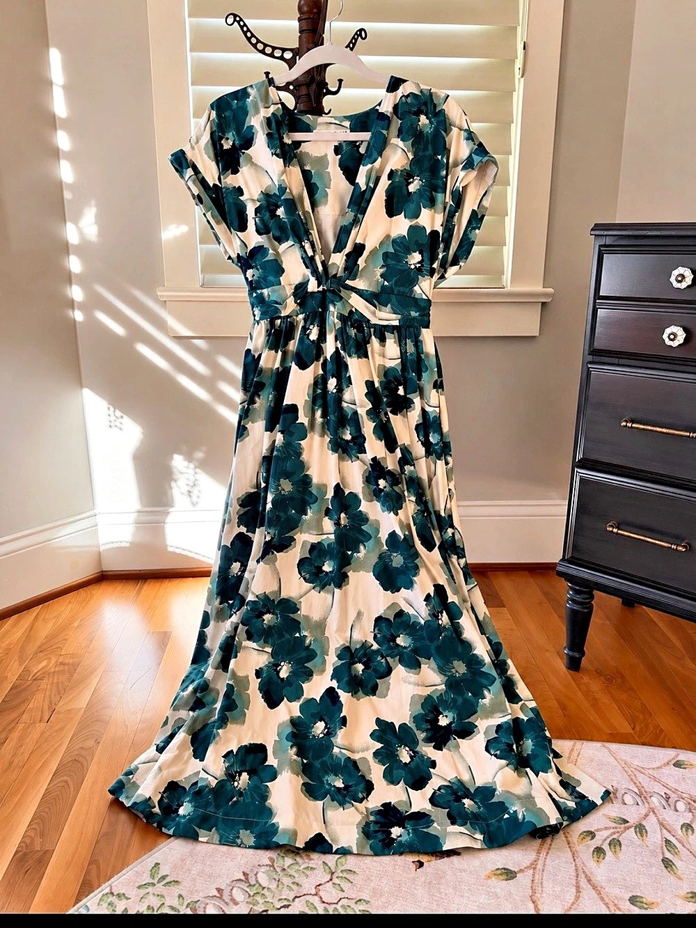 Abercrombie & Fitch Twist-Front Flowy Maxi Dress Floral Maxi in Green & White